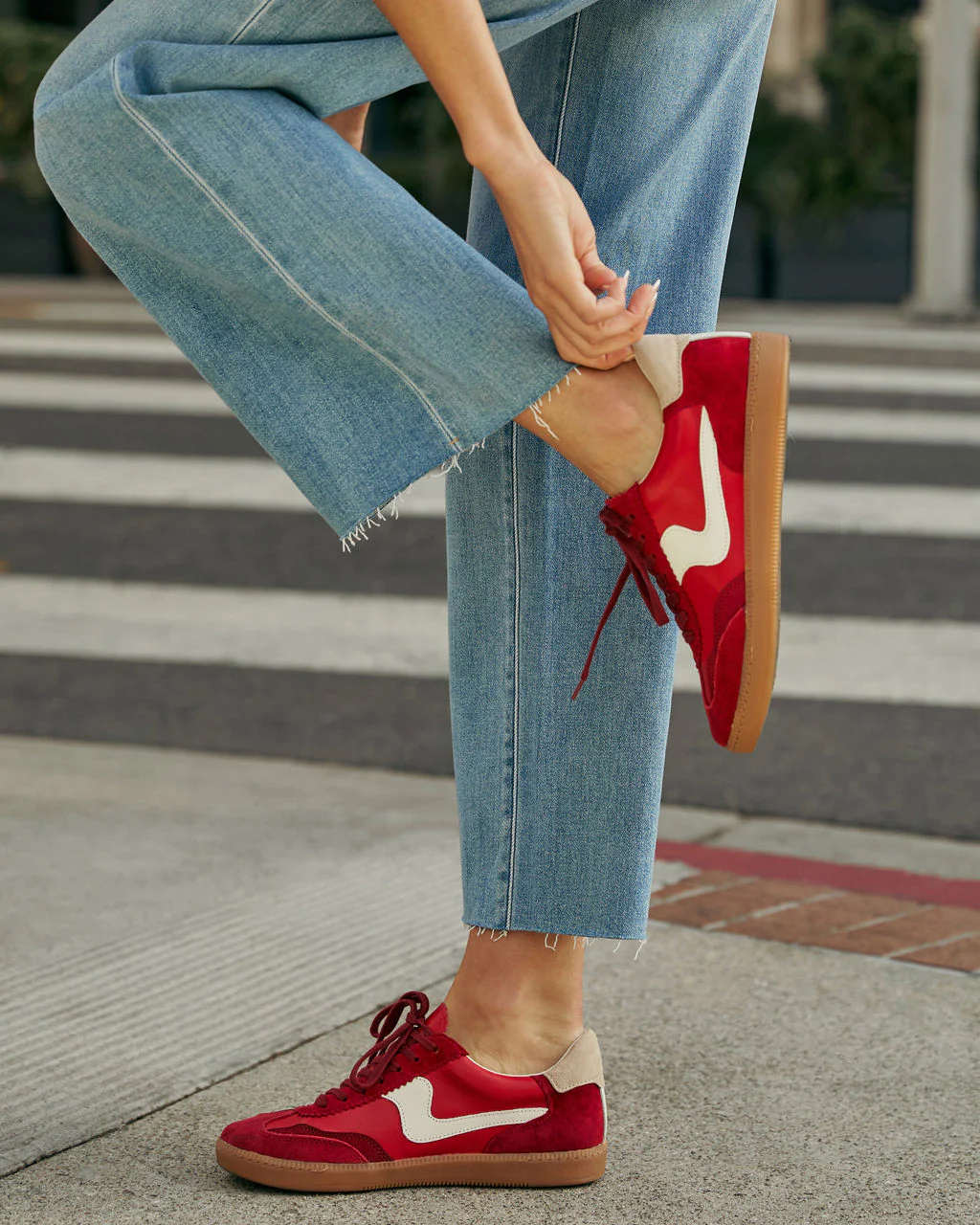 Right Catch Sneakers