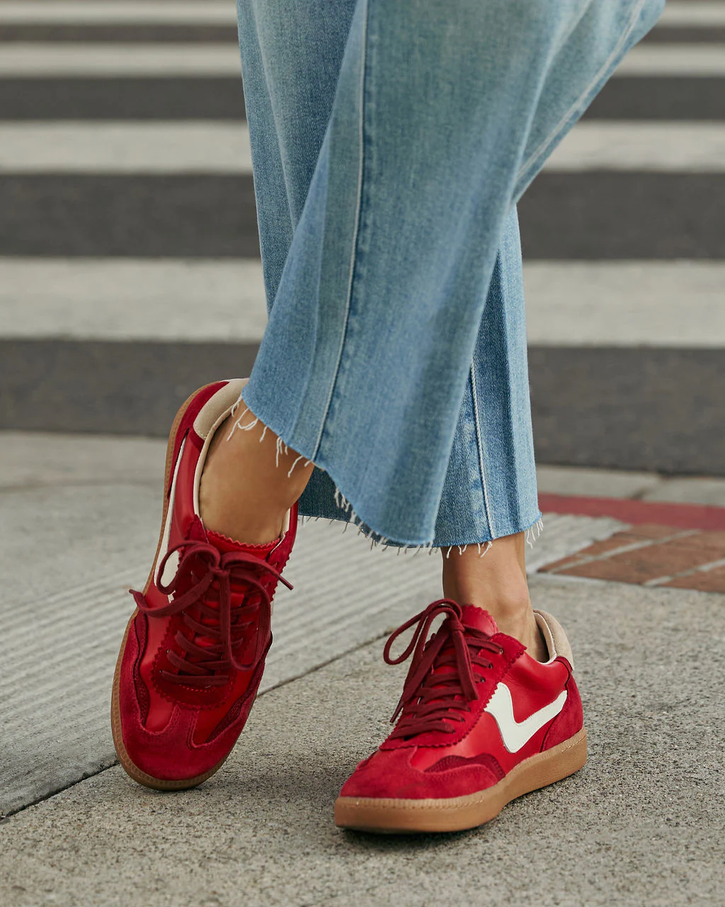 Right Catch Sneakers