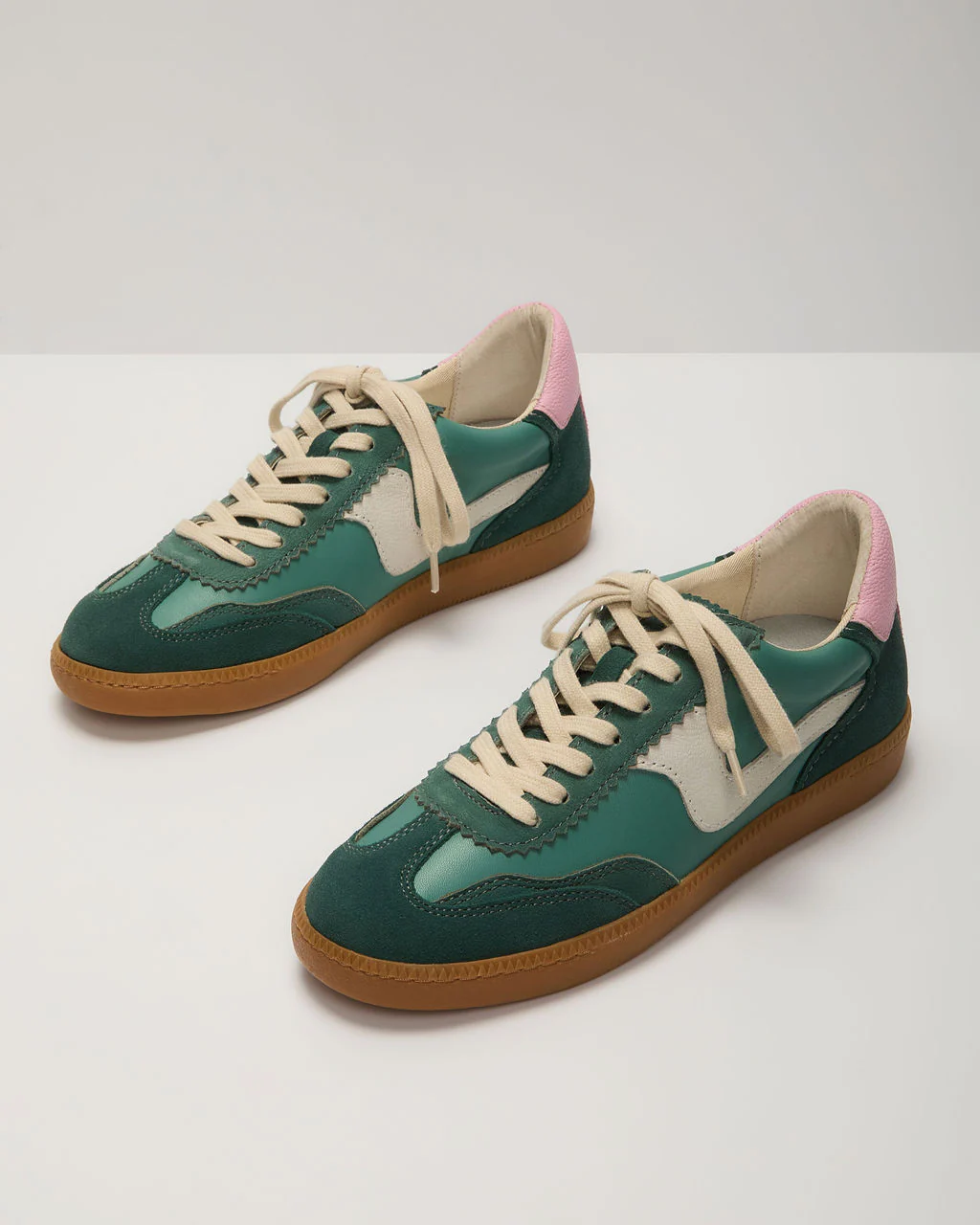 Right Catch Sneakers