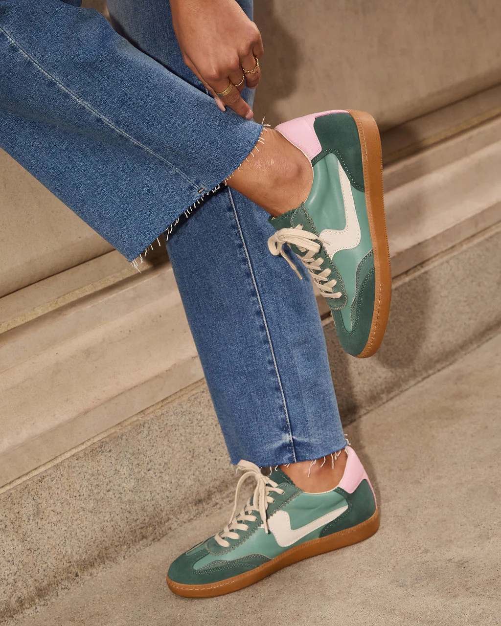 Right Catch Sneakers