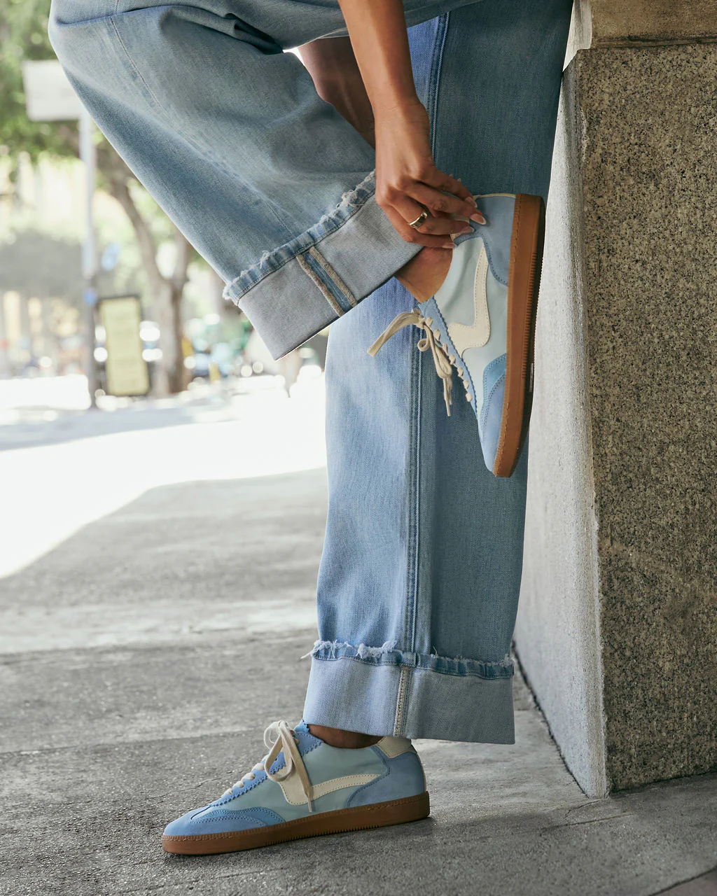 Right Catch Sneakers