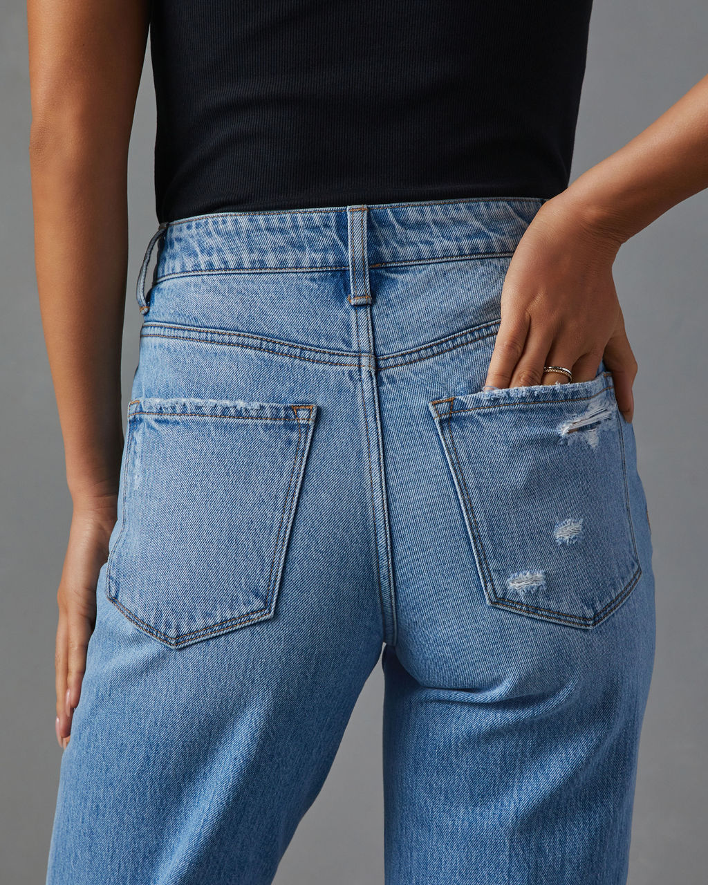 Sequoia 90s Fit Distressed Straight Leg Jeans